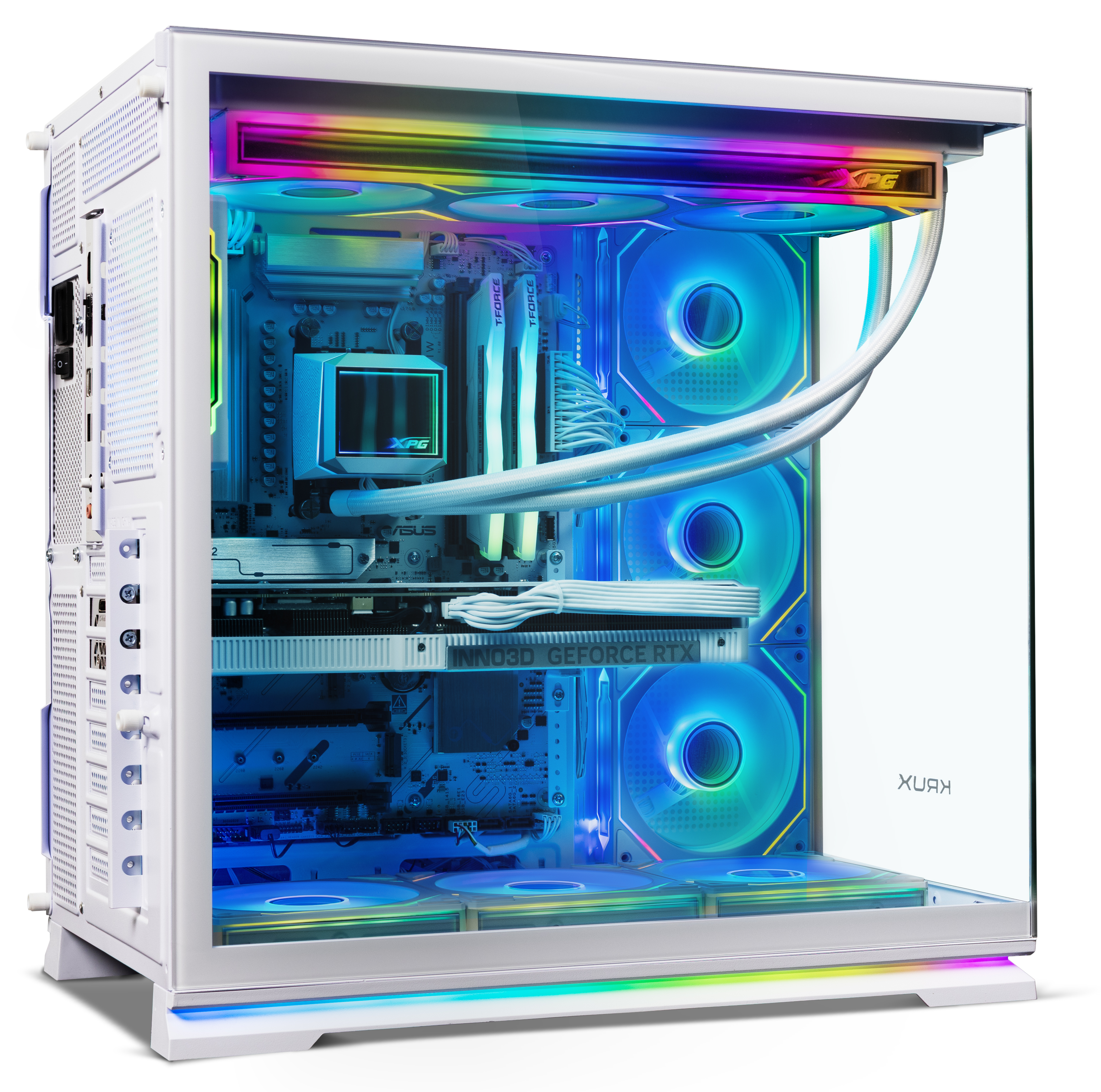 Ein weißer Gaming-PC mit Glasseite, bunten RGB-Lüftern und weißer Grafikkarte.