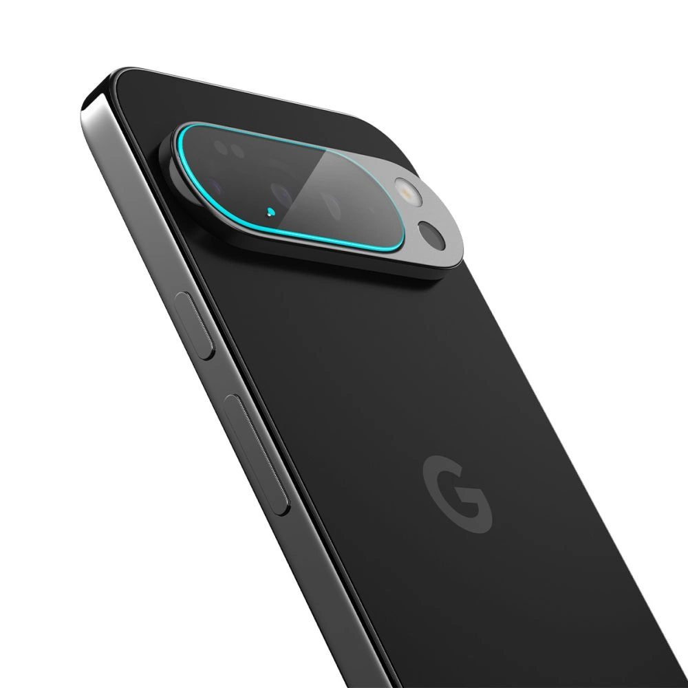 Retro di uno smartphone nero con un modulo fotocamera sporgente e il logo Google su sfondo chiaro.