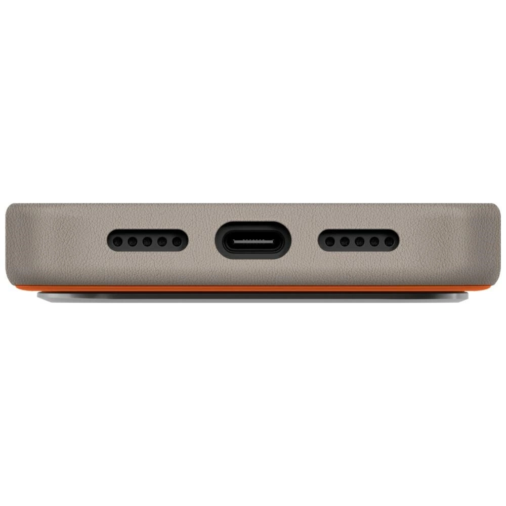 USB-C bağlantı noktasına ve hoparlörlere sahip bir akıllı telefonun alt görünümü.