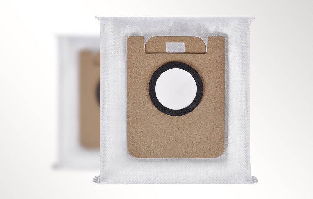 Un sac d'aspirateur blanc avec un support en carton marron et une entrée ronde.