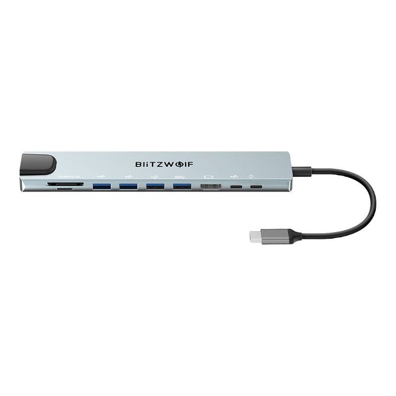 Un hub USB-C BlitzWolf argento con porte multiple, slot per schede e un cavo collegato su sfondo bianco.