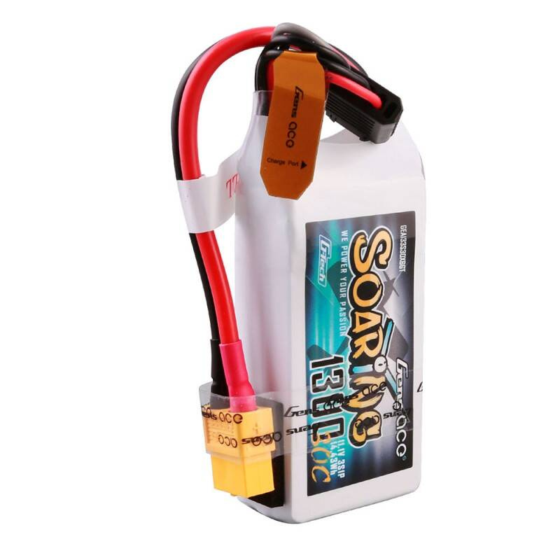 Una batteria LiPo bianca Gens Ace Soaring con cavi neri e rossi, un connettore XT60 giallo e un'etichetta arancione.