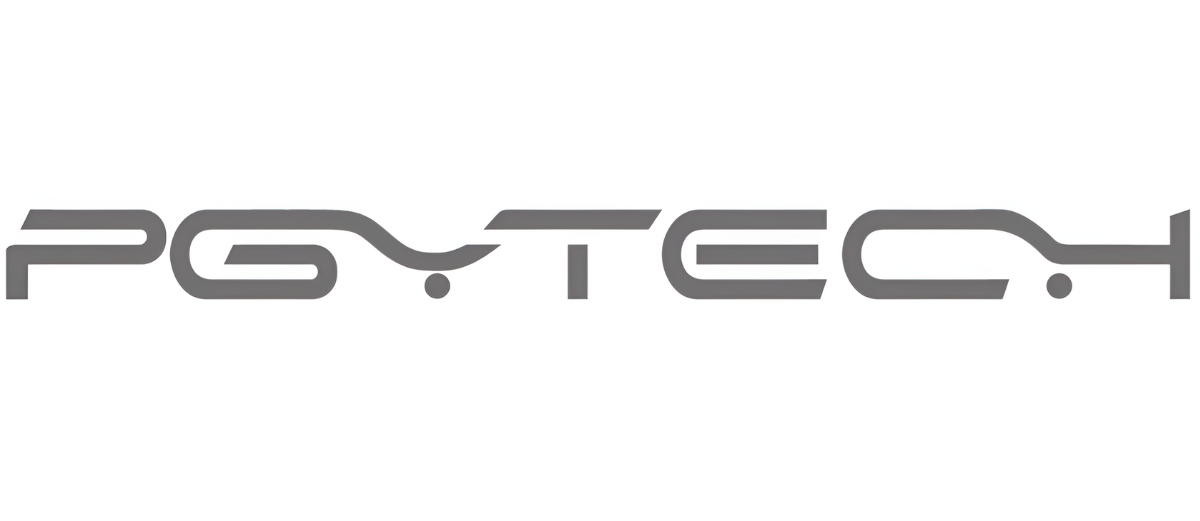 Logo stylisé gris avec le texte PGTECH sur fond blanc.