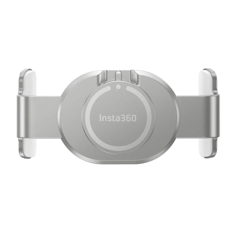 Eine silberne Insta360-Telefonklemme mit ausziehbaren Seitenarmen und weißem Schutz gegen einen weißen Hintergrund.