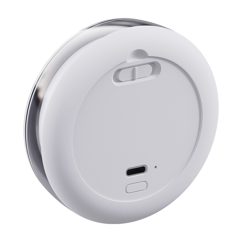 Un dispositivo elettronico bianco e rotondo con porta USB-C, pulsanti e bordo metallico lucido.