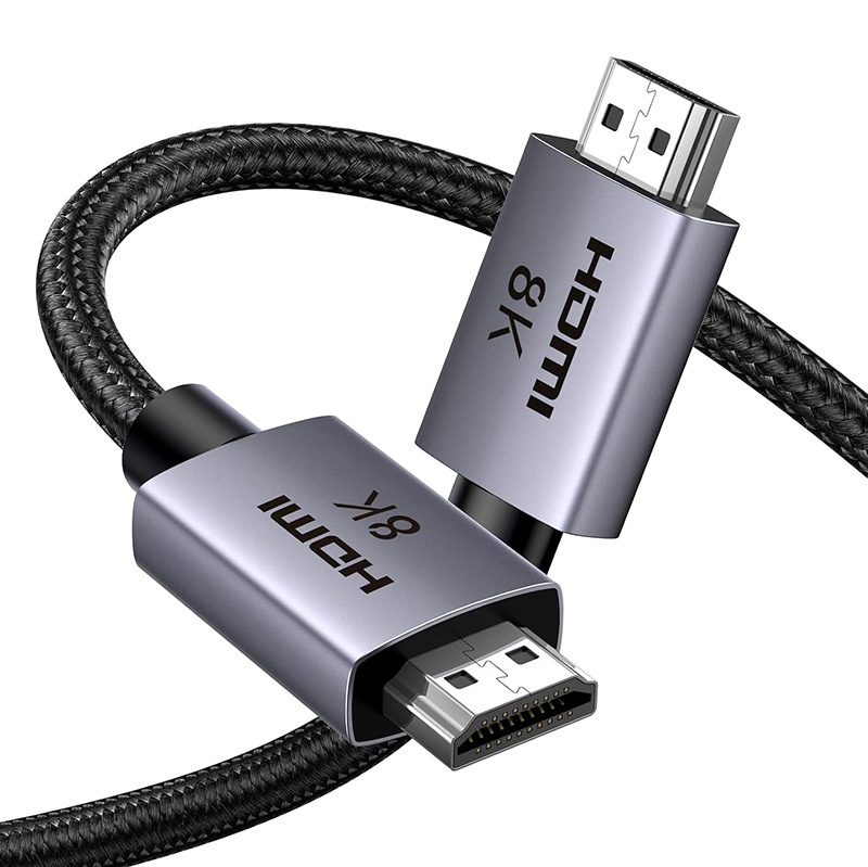 Due connettori HDMI 8K grigi con cavo intrecciato nero su sfondo bianco.