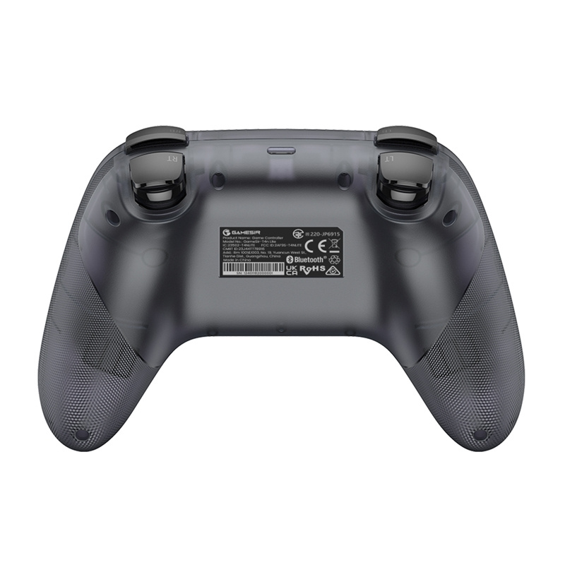 Vista posteriore di un controller GameSir nero con impugnature strutturate ed etichetta al centro.