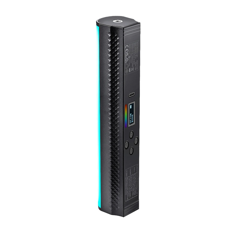 Una barra luminosa LED RGB nera con display, pulsanti e luce blu laterale su sfondo bianco.
