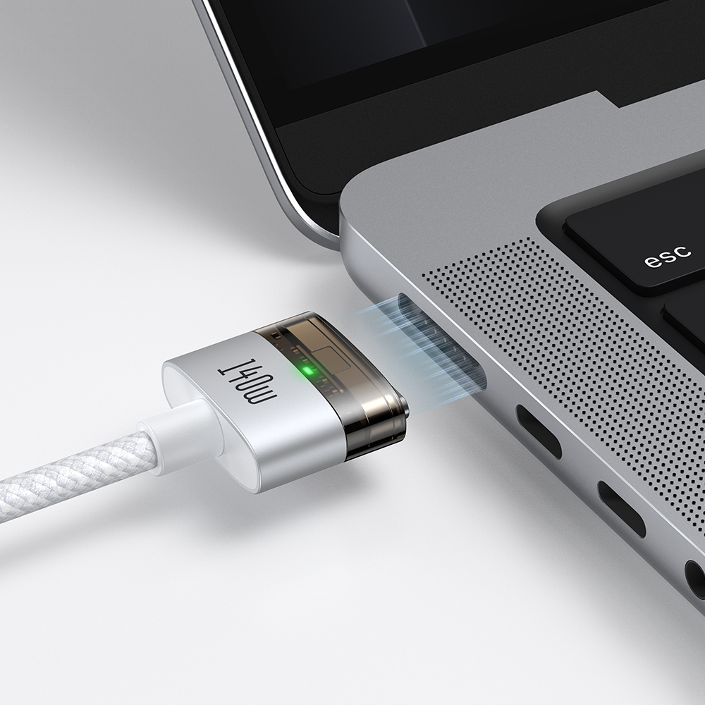 140W Manyetik şarj kablosu, bir MacBook portuna bağlanıyor.