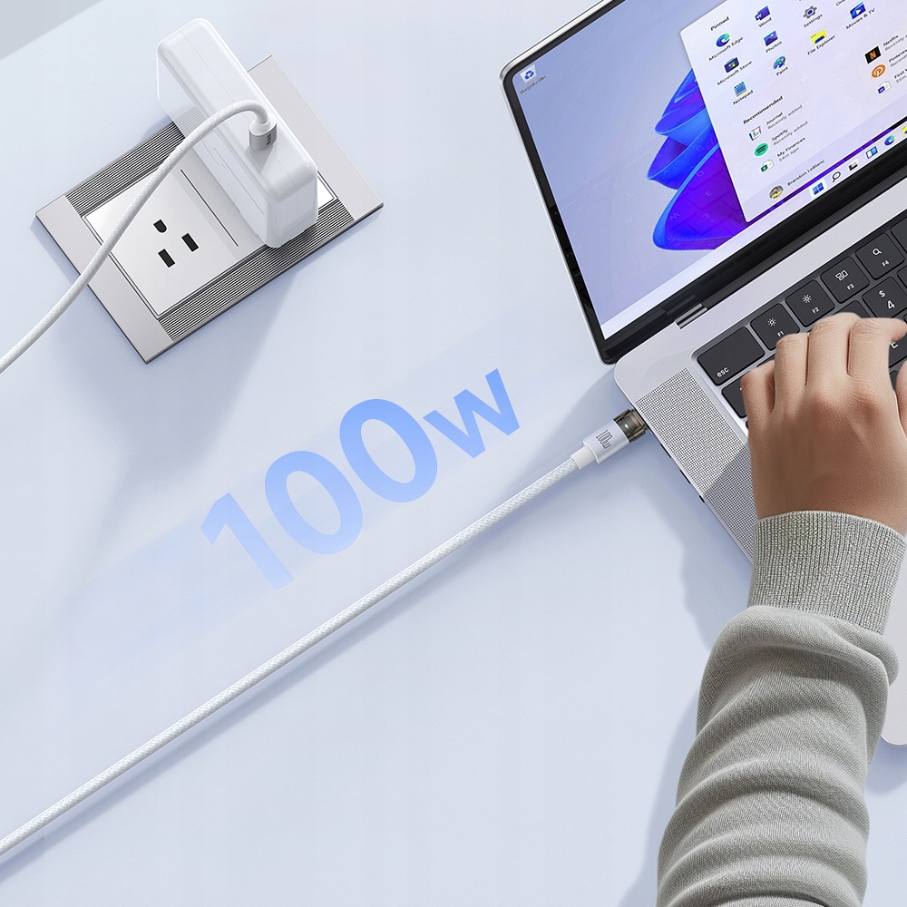 Beyaz bir şarj kablosu, güç adaptörünü dizüstü bilgisayara bağlar. 100W metni büyük bir şekilde görüntülenir.