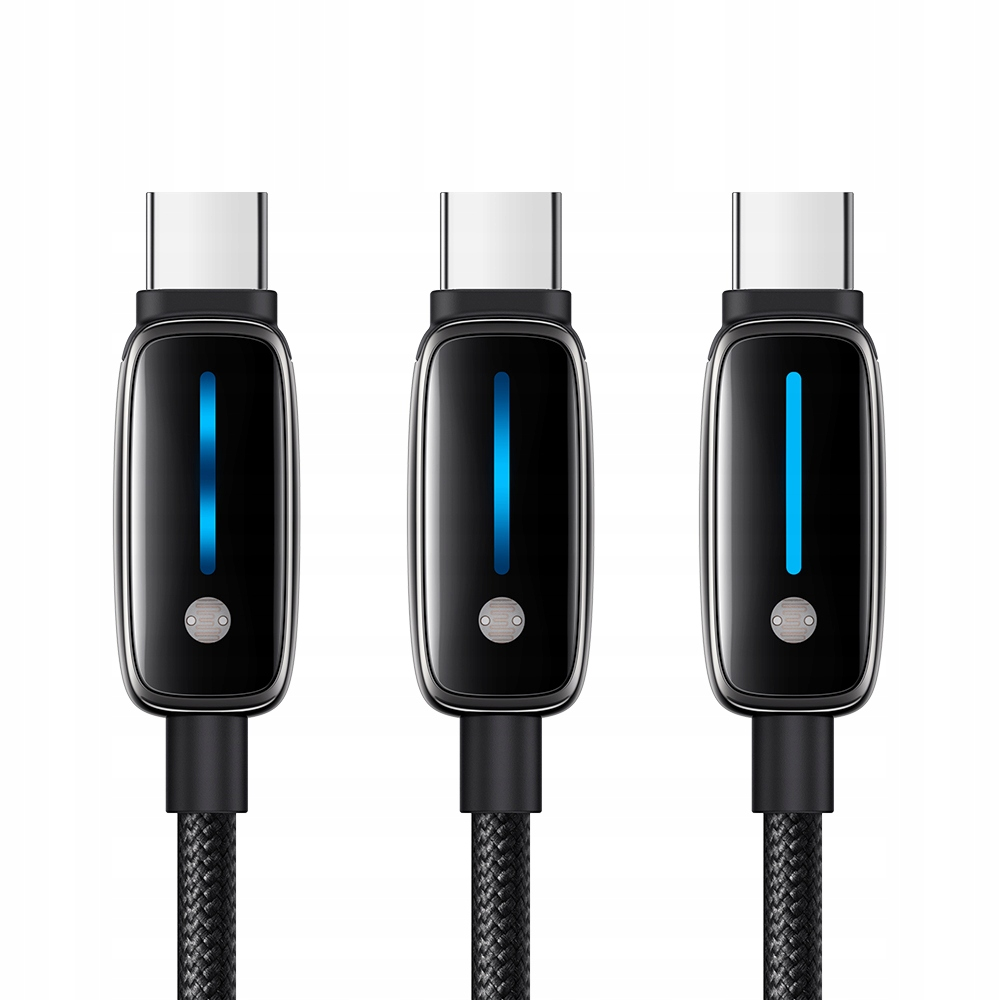 Beyaz arka planda metal konnektörlü ve LED göstergeli üç siyah USB-C kablosu.