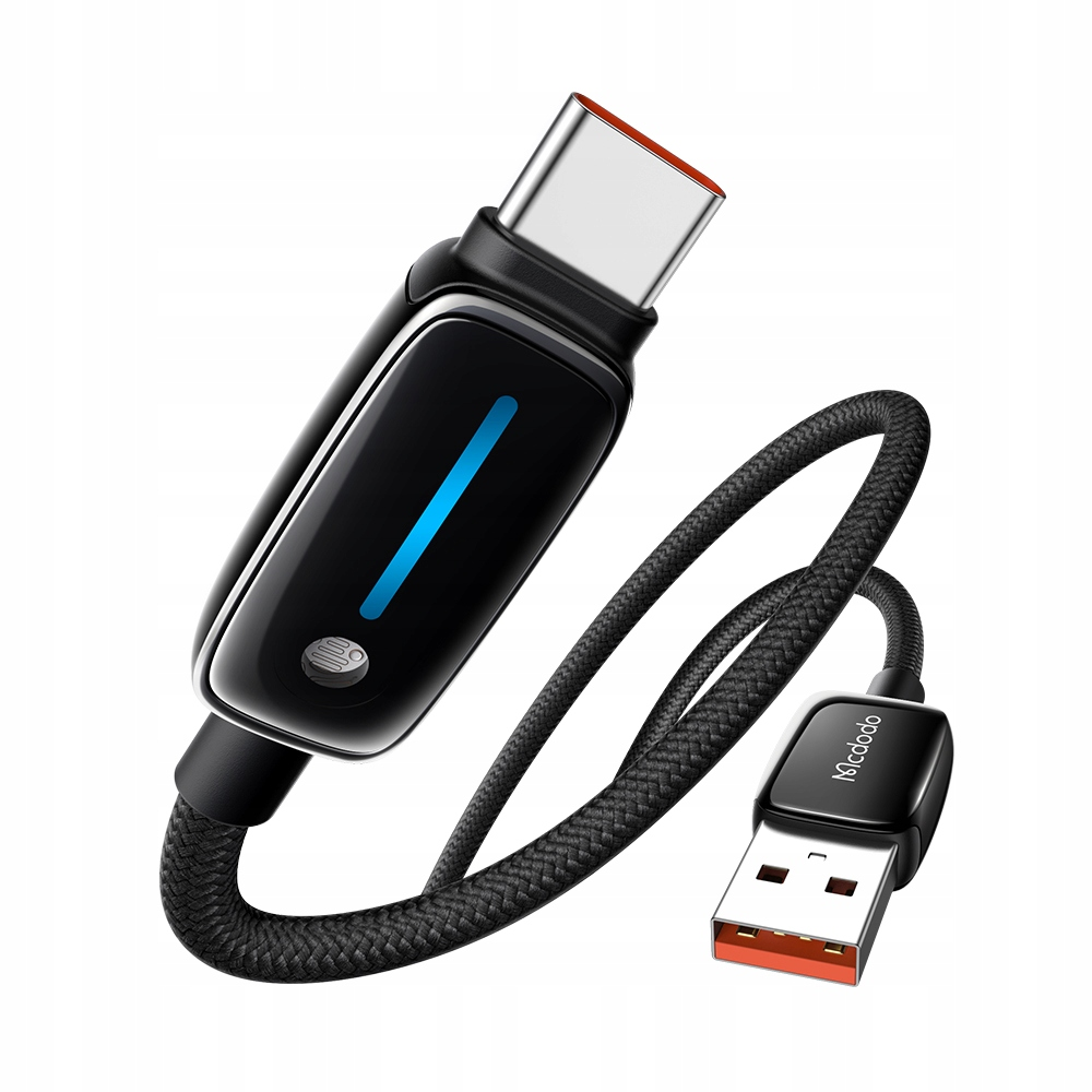 Beyaz arka planda konektöründe LED gösterge ışığı bulunan siyah örgülü USB-C kablosu.