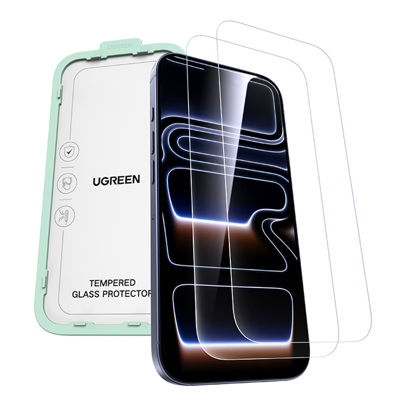 Una protezione per schermo in vetro temperato Ugreen con cornice di allineamento e due strati di vetro accanto a uno smartphone.