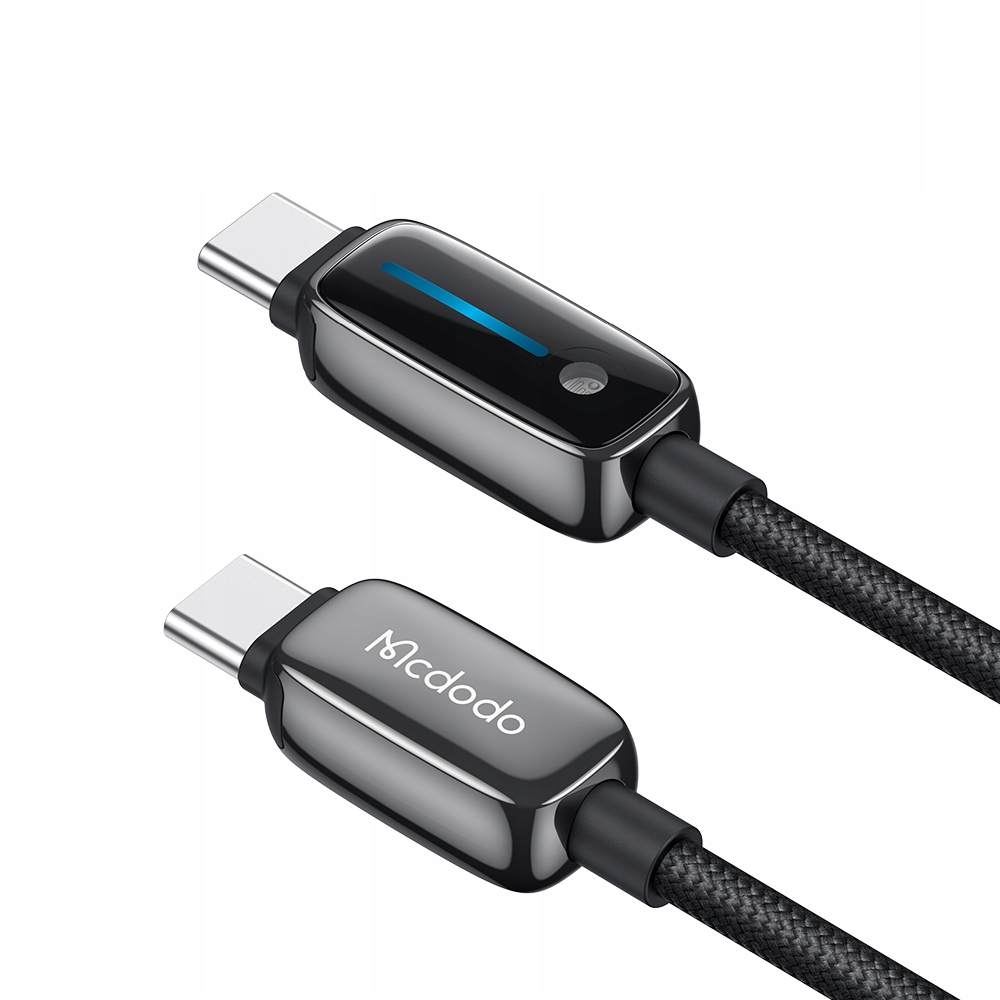 Metal konnektörlü iki siyah USB-C kablosu, biri mavi LED ışıklı ve Mcdodo logolu.