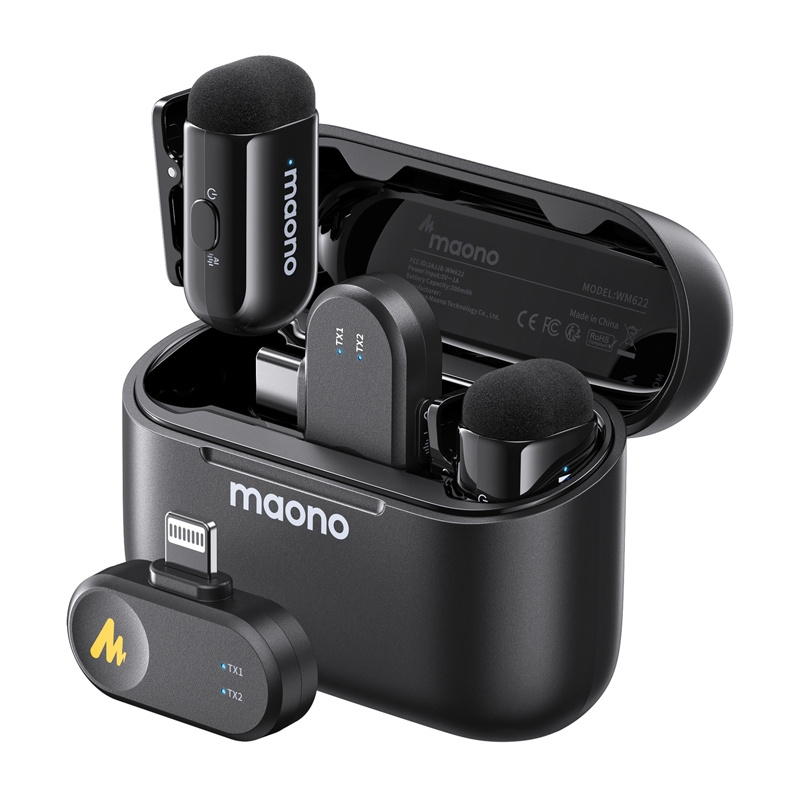 Sistema microfonico wireless Maono nero in custodia di ricarica con due trasmettitori.