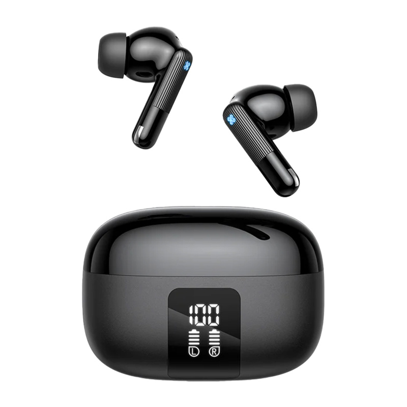 Auricolari wireless neri con custodia di ricarica con livello batteria digitale su sfondo bianco.