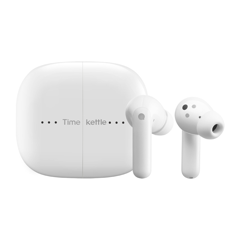 Écouteurs et boîtier de charge Timekettle blancs sur fond blanc.