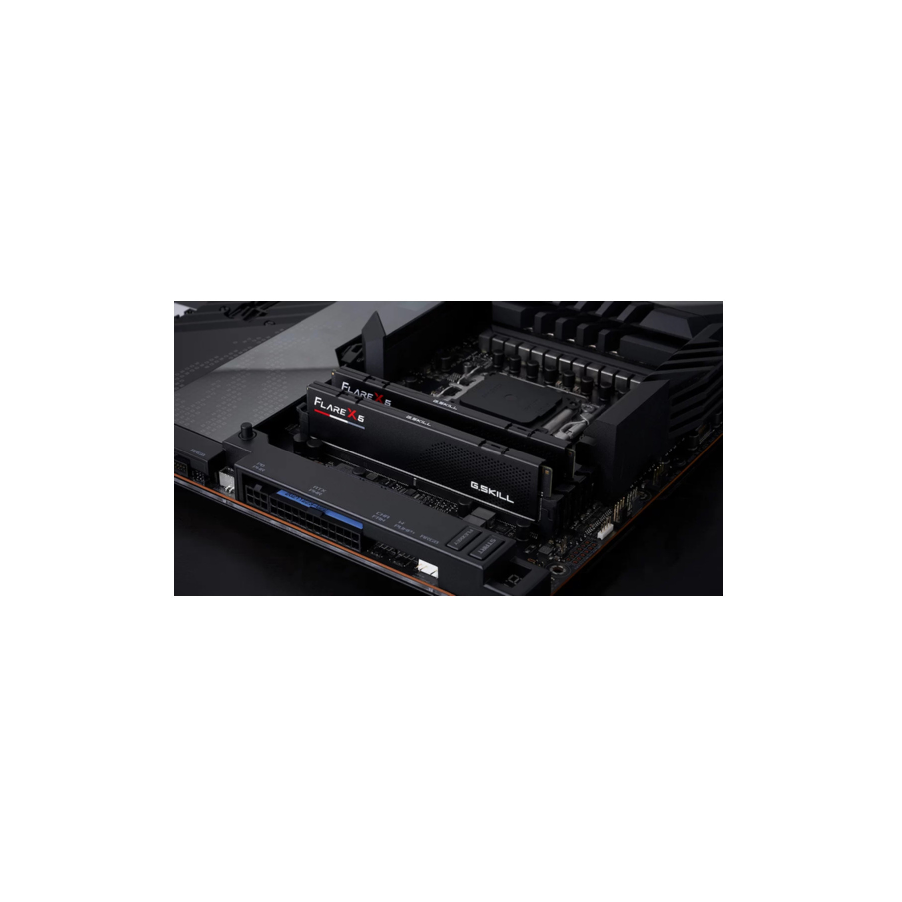 Stick RAM G.Skill Flare X5 neri installati su una scheda madre.
