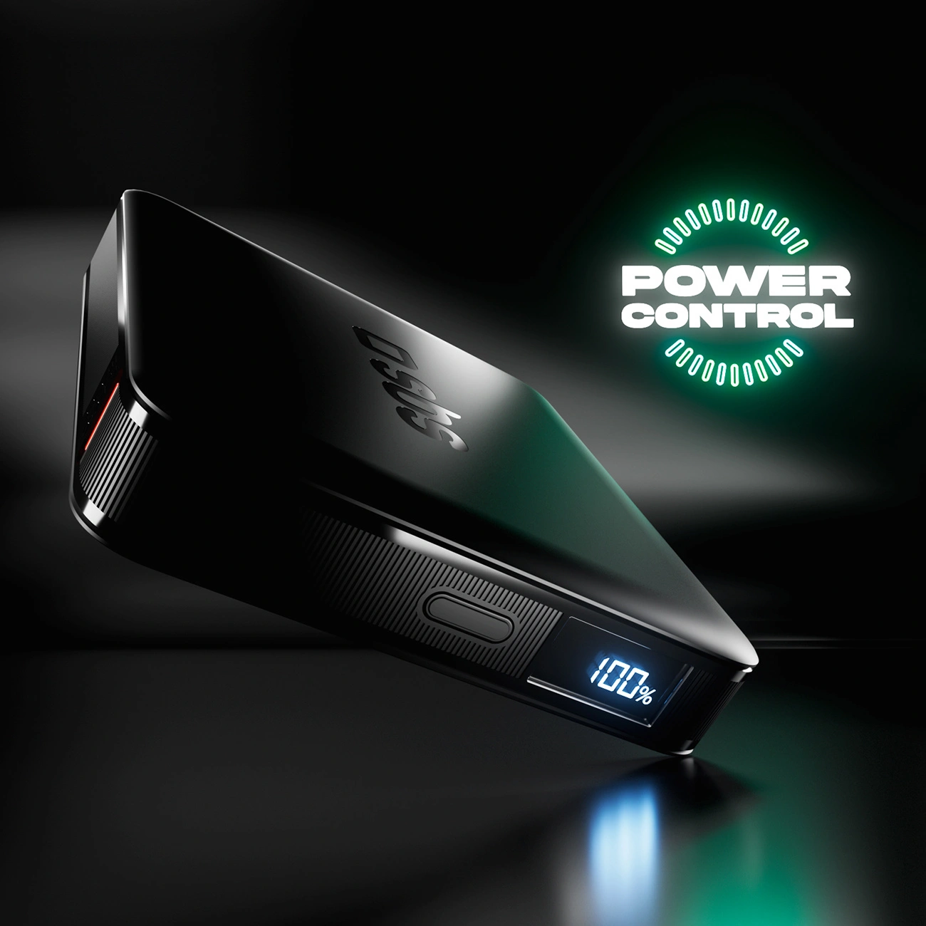Power bank nera con display digitale al 100% e logo verde "Power Control" su sfondo scuro.