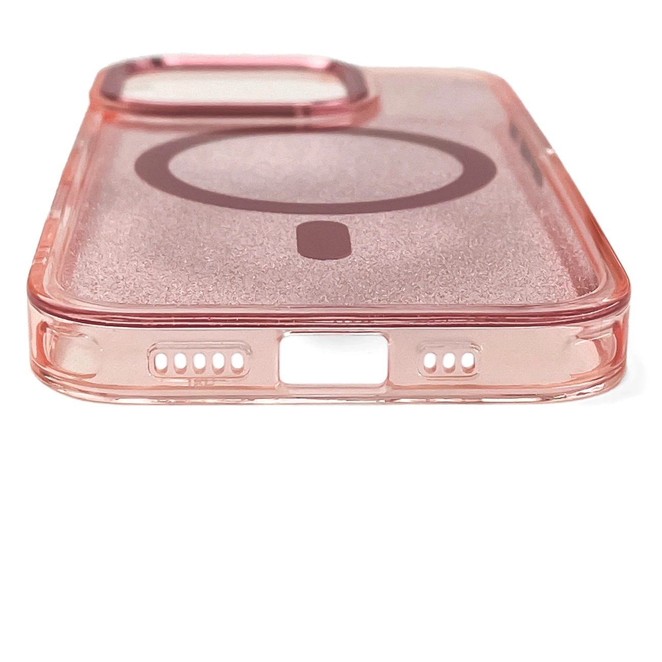Eine glänzende, rosa Handyhülle mit MagSafe-Kreis auf der Rückseite und Aussparungen für Anschlüsse.