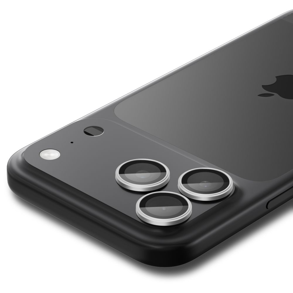 Arrière d'un smartphone noir avec trois grands objectifs de caméra et le logo Apple sur fond blanc.