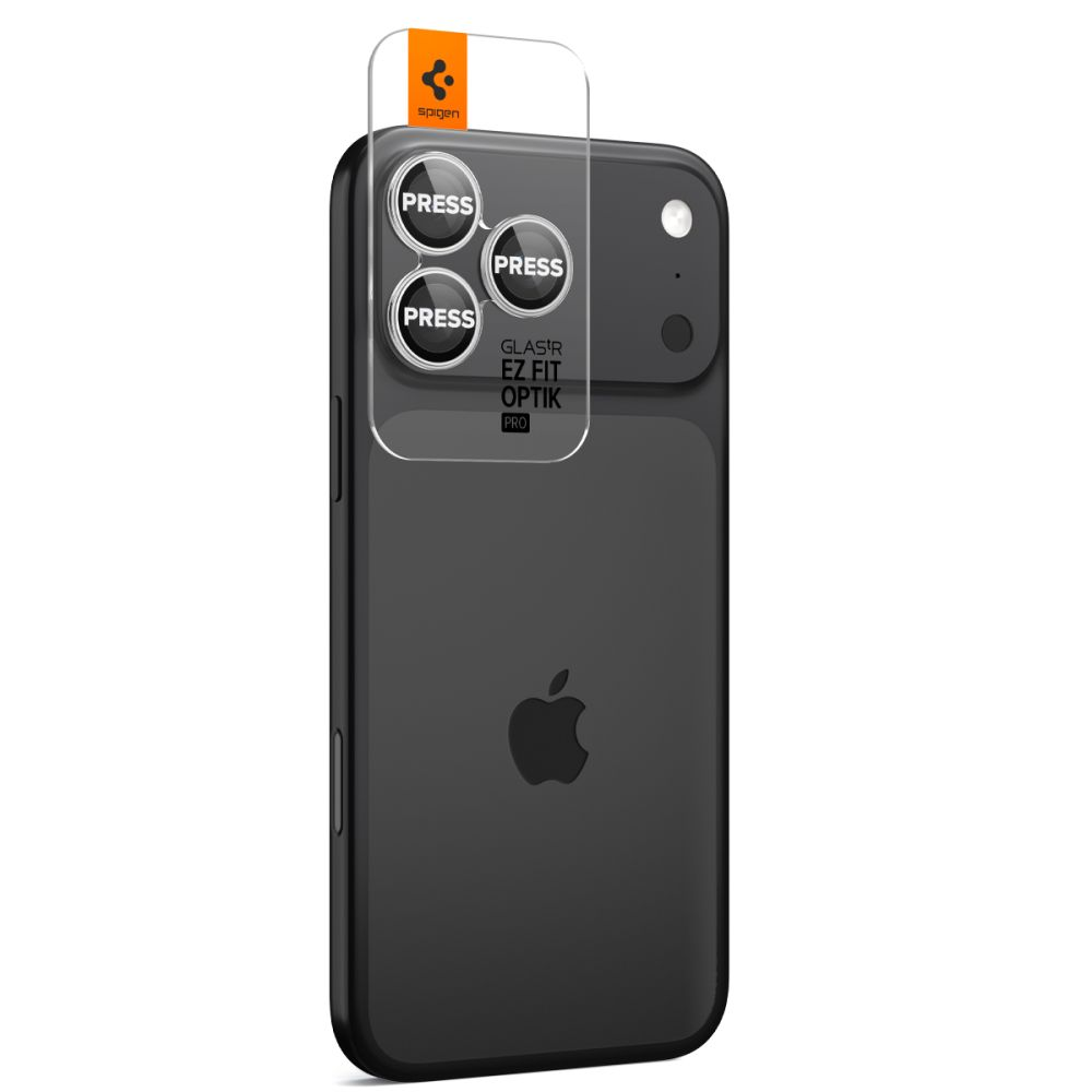 Protecteur d'objectif de caméra Spigen appliqué à l'arrière d'un iPhone noir.