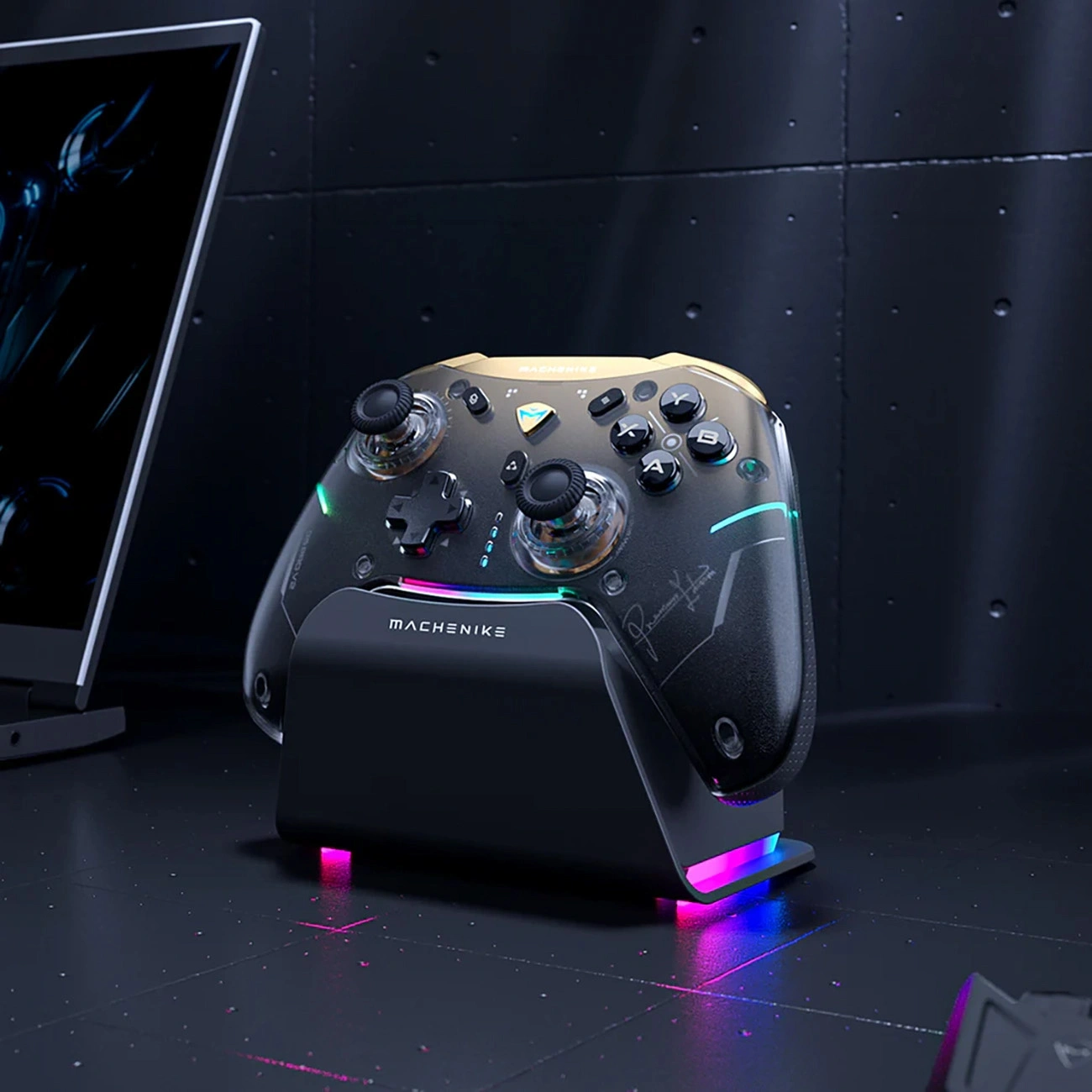 Un controller di gioco Machenike illuminato poggia su una base di ricarica con luci RGB colorate.