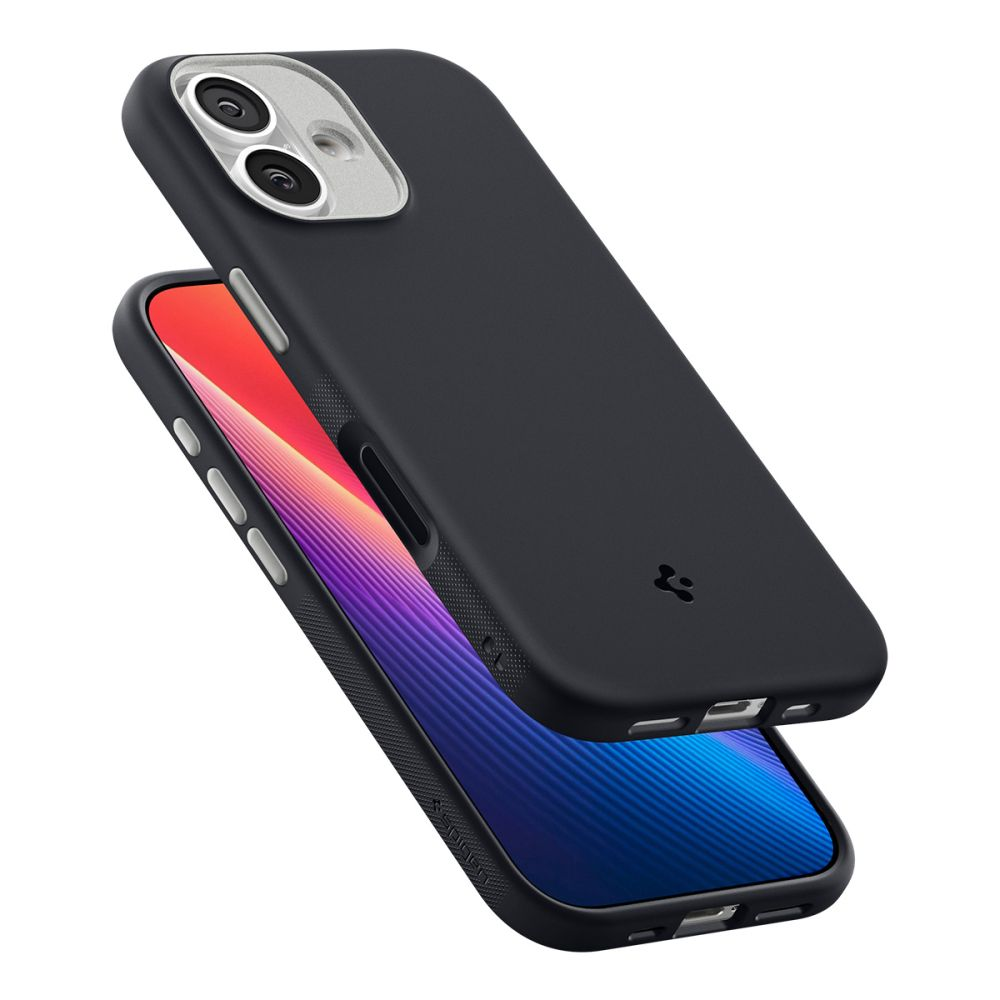 Uno smartphone in una custodia protettiva nera con fotocamera visibile e display colorato.