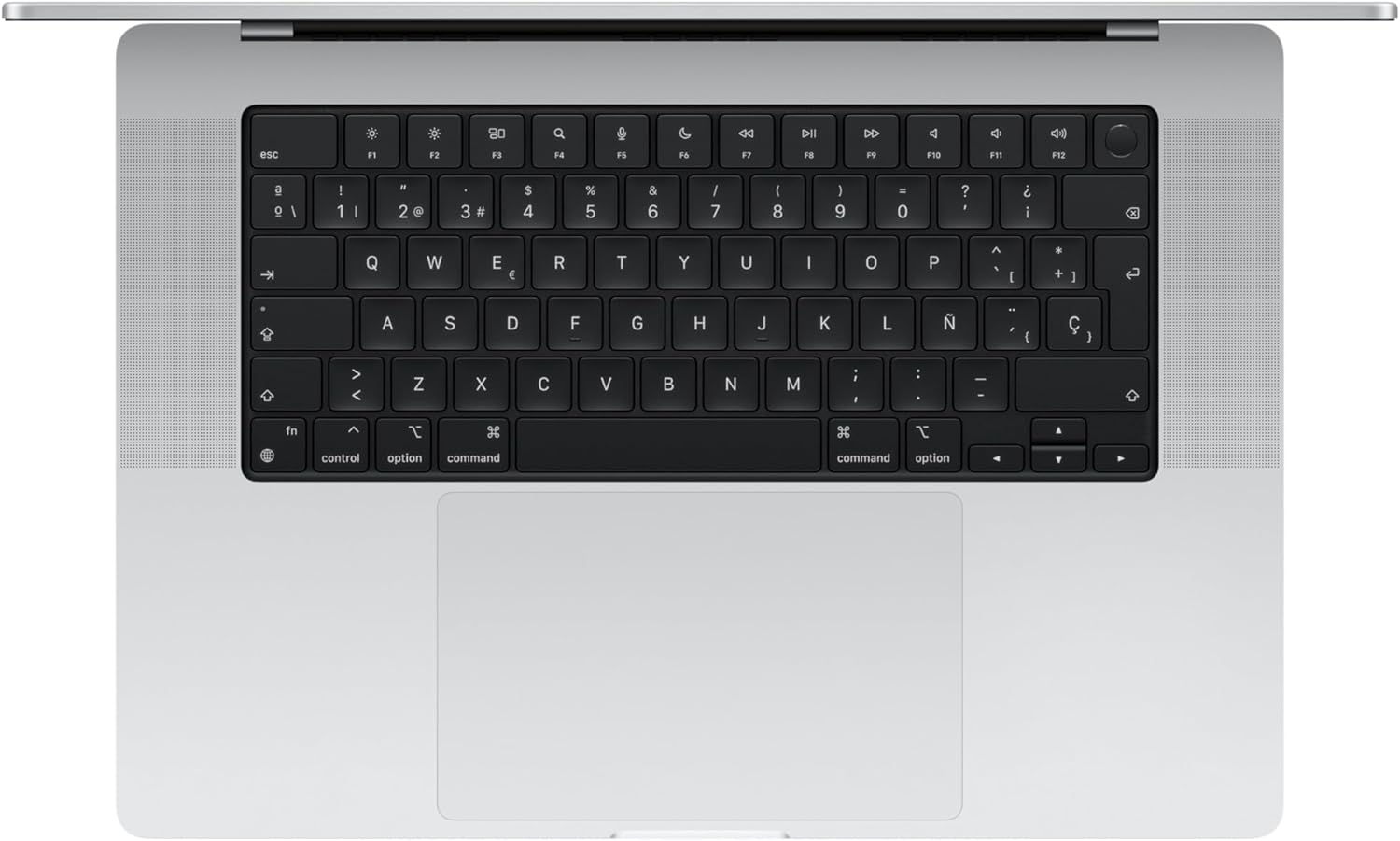 Vista superior de un teclado de laptop plateado y trackpad sobre una superficie gris.