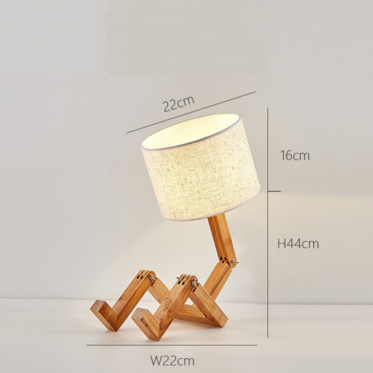 Holztischlampe in sitzender Menschenform mit weißem Lampenschirm, Maße angegeben.