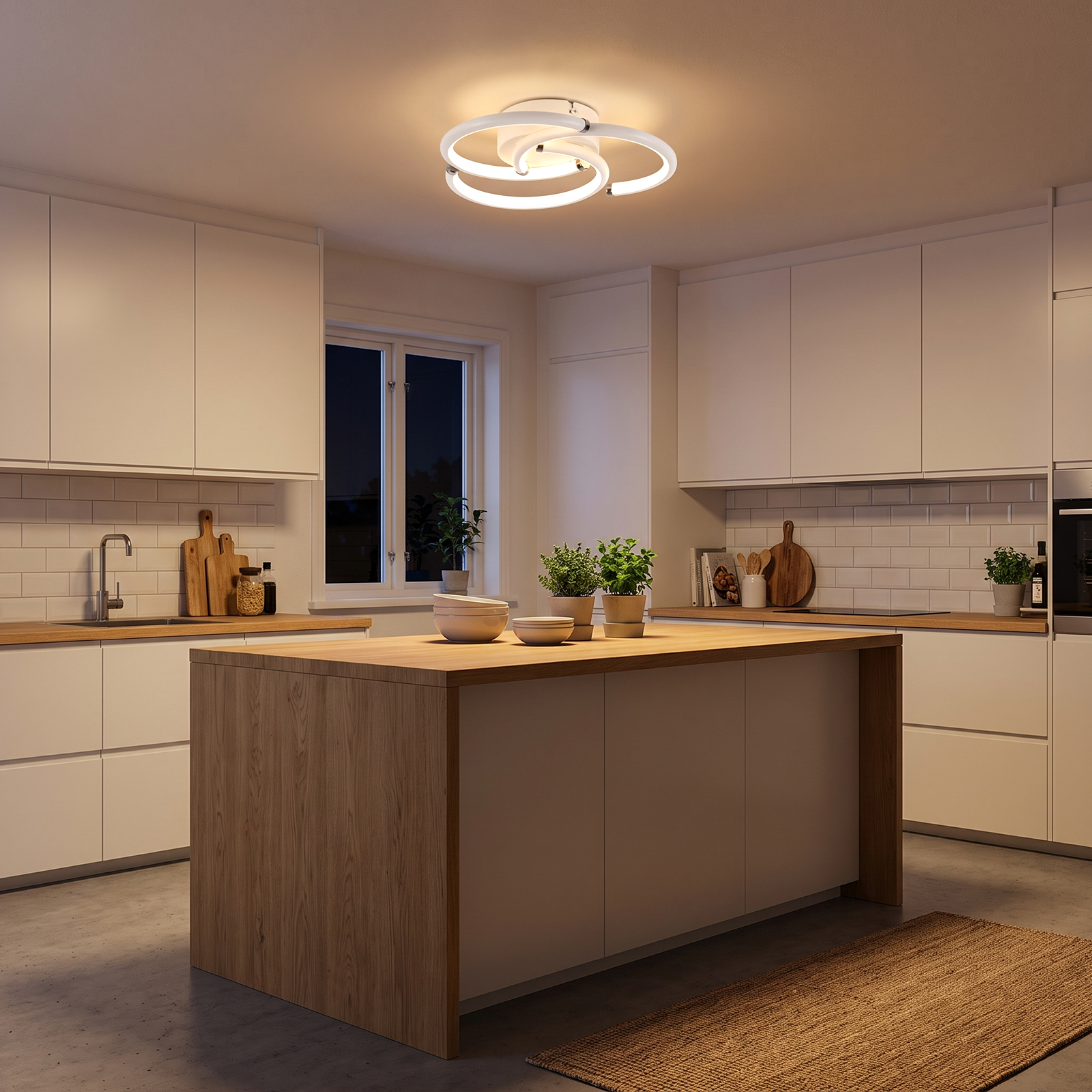 Una cocina moderna con gabinetes blancos, encimeras de madera, una isla central y una lámpara de techo circular.