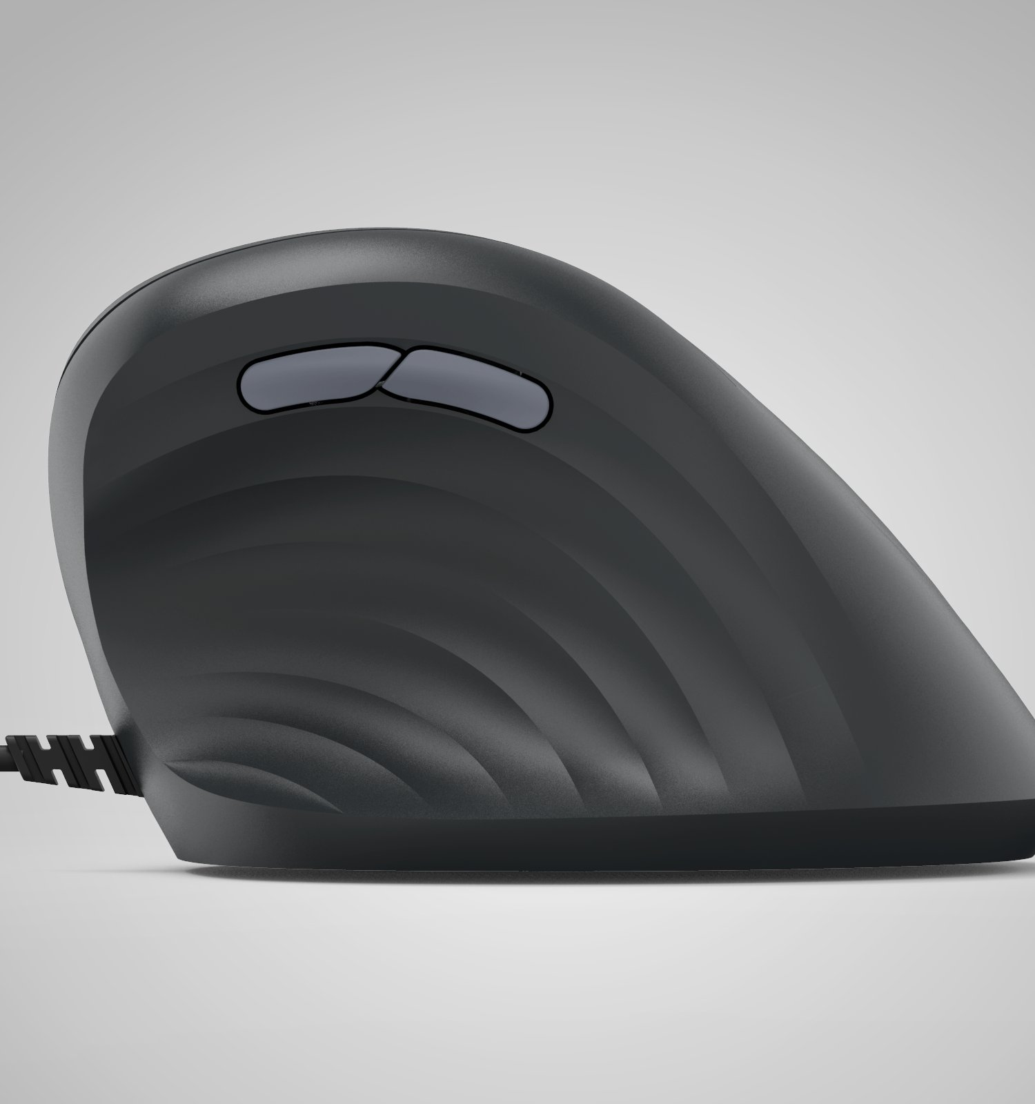 Un mouse per computer verticale ergonomico nero visto di lato su sfondo grigio chiaro.
