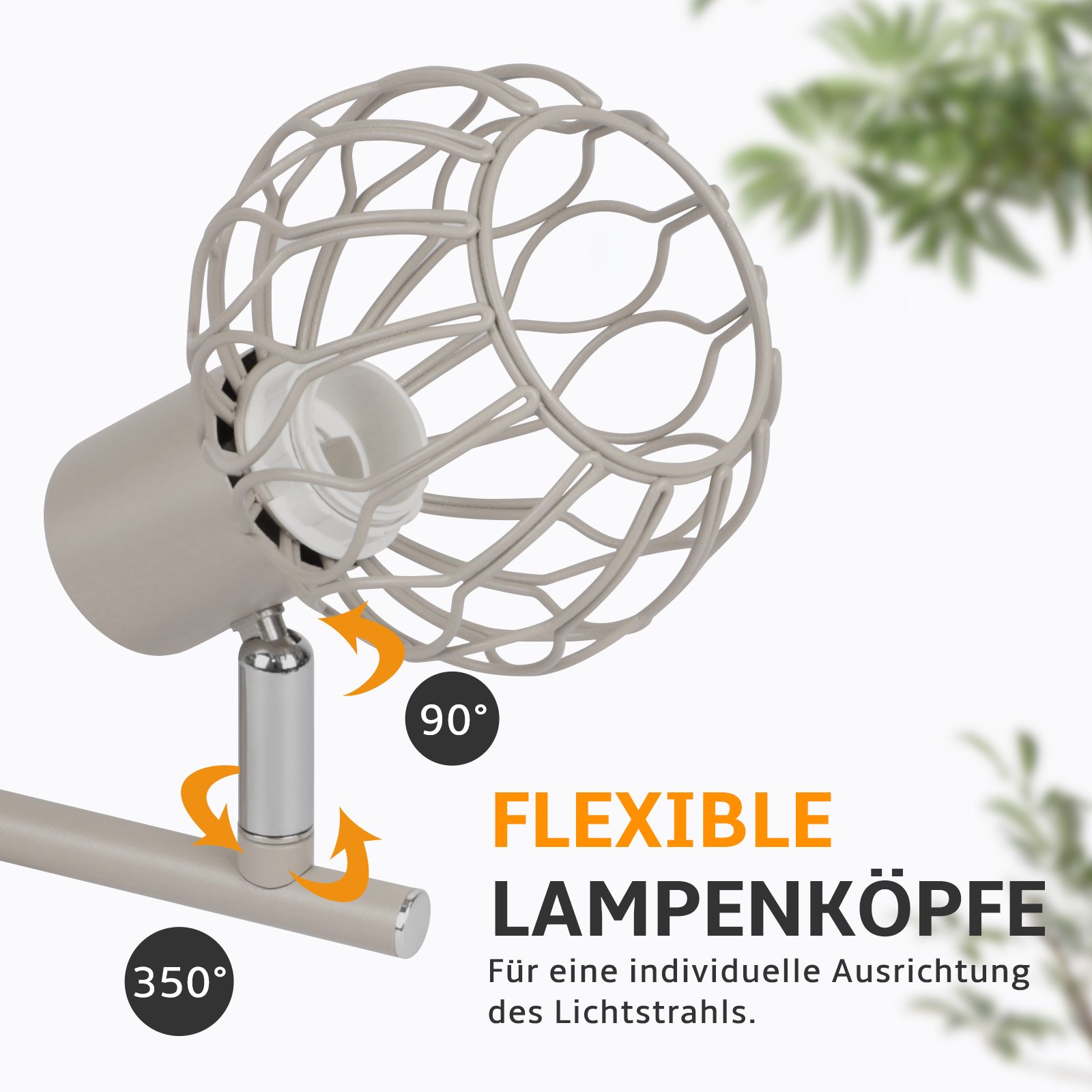 Beige Deckenleuchte mit verstellbarem Gitter-Lampenkopf vor hellem Hintergrund.