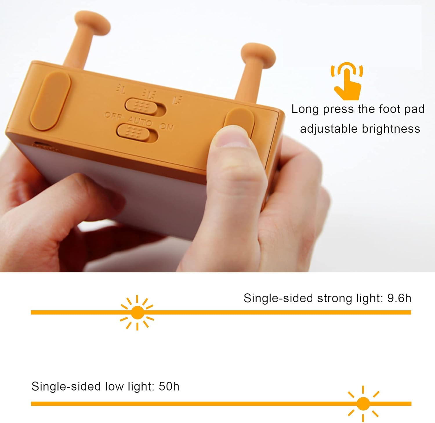 Hände halten eine orangefarbene Lampe, um die Helligkeit einzustellen.