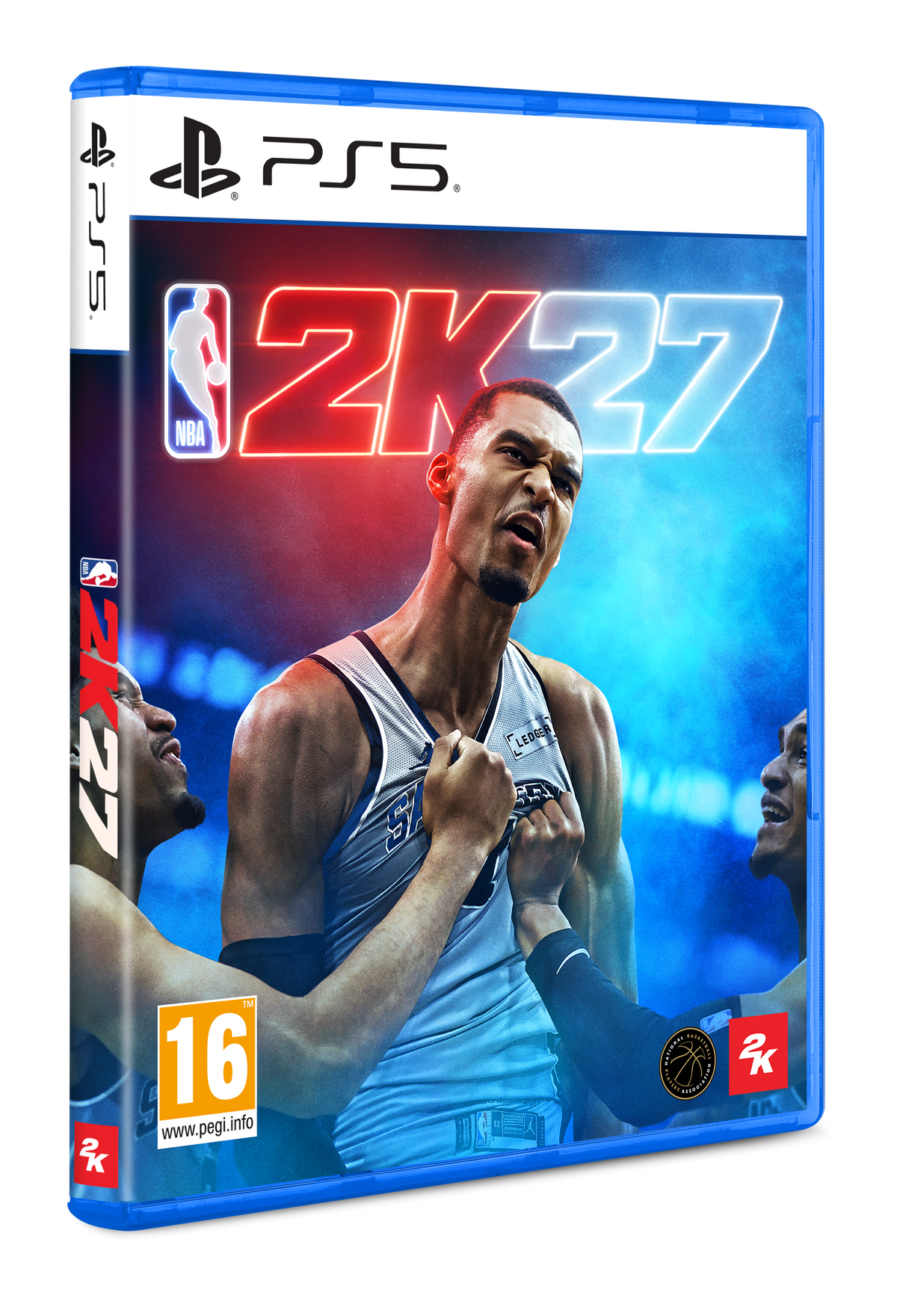 Ön planda bir basketbolcunun yer aldığı NBA 2K27 PS5 oyun kutusu.