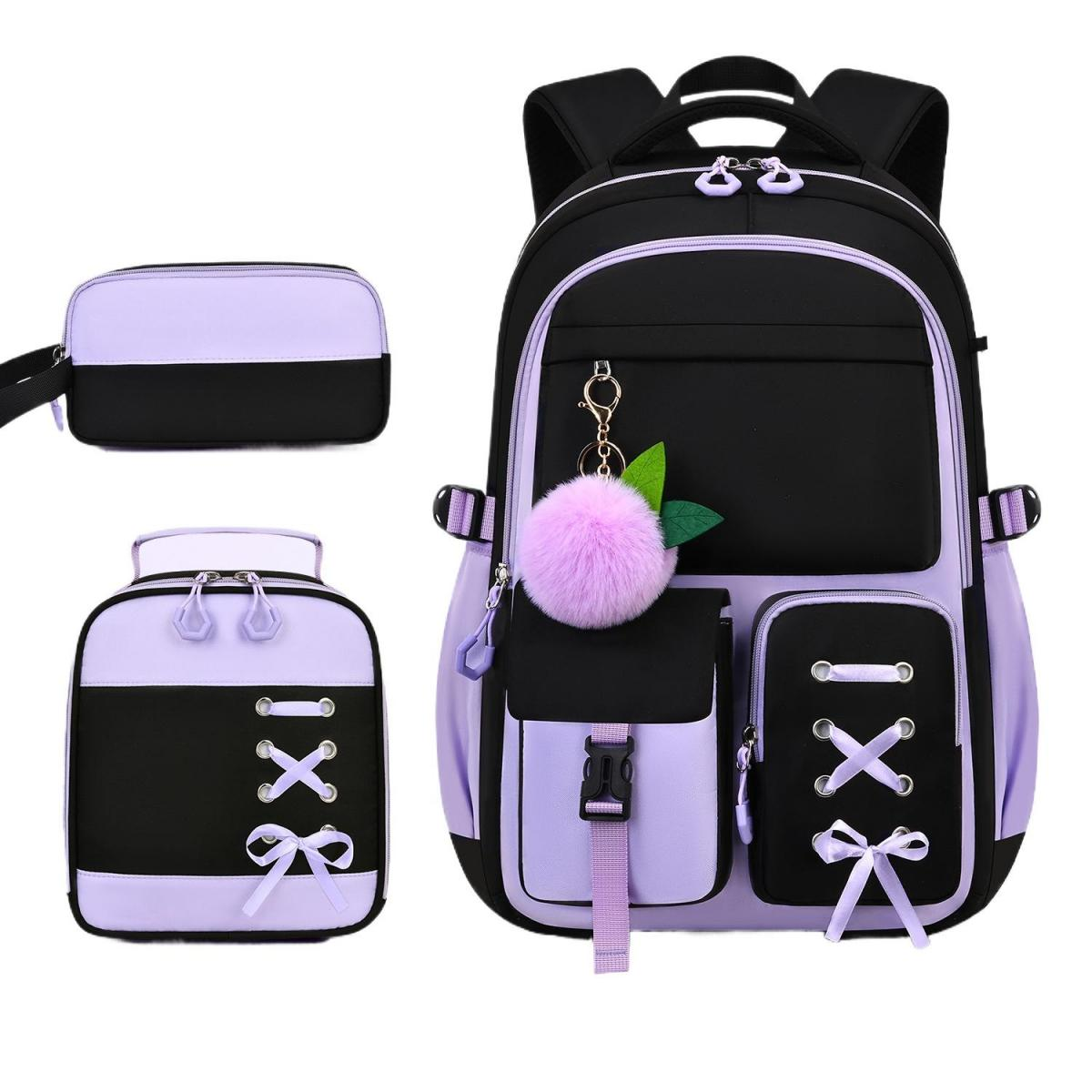 Ein schwarzes und helllila Schulset mit Rucksack, Tasche und Federmäppchen mit weißen dekorativen Schnürsenkeln.