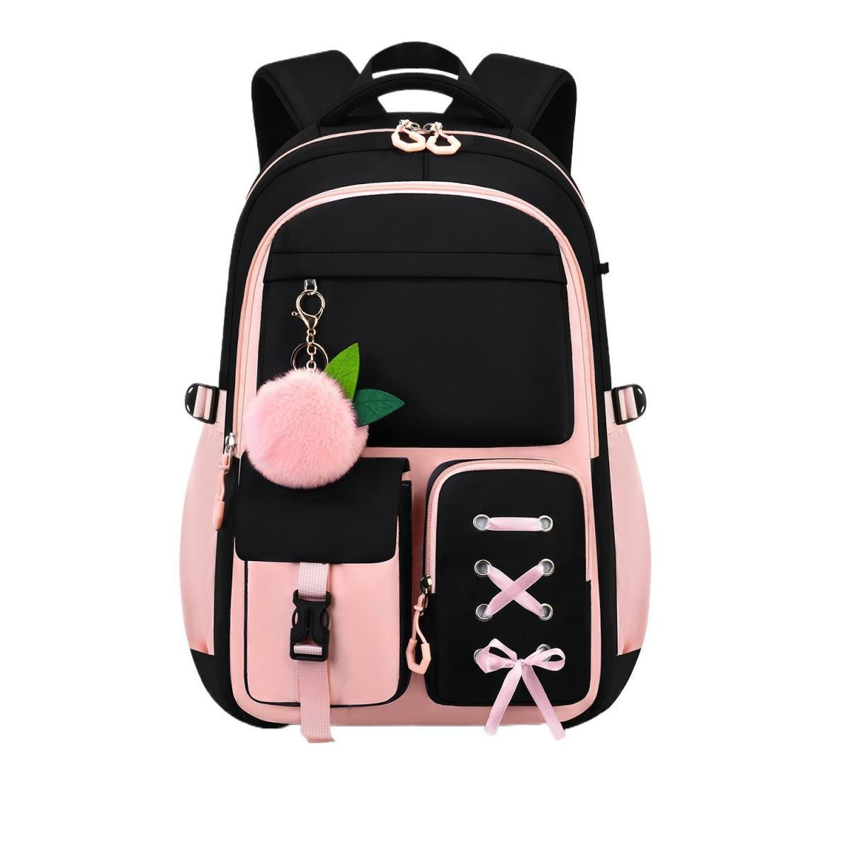 Ein schwarz-rosa Schulrucksack mit Seitentaschen, Schnallen und einem pelzigen rosa Anhänger.