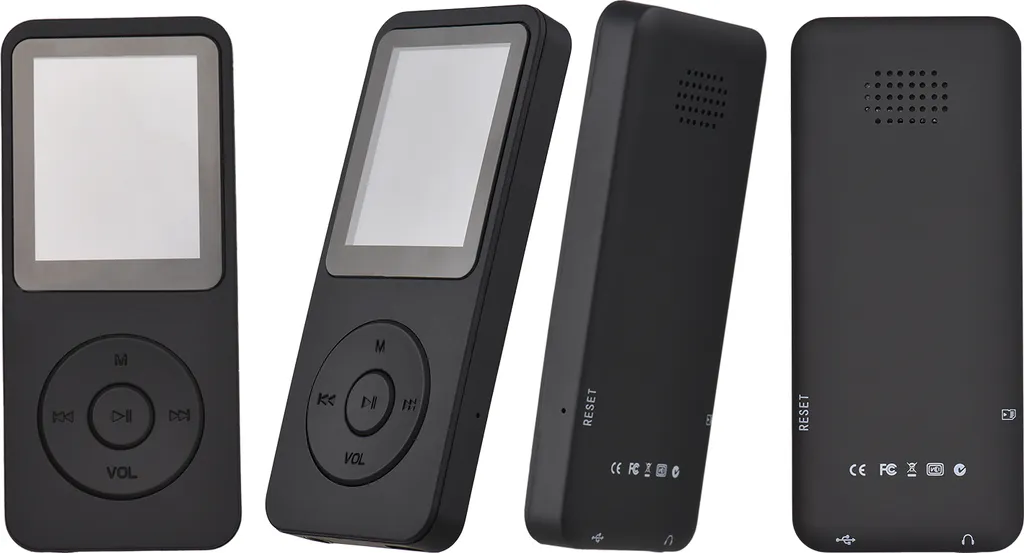 Vier Ansichten eines schwarzen tragbaren MP3-Players mit Display und Steuertasten auf weißem Hintergrund.