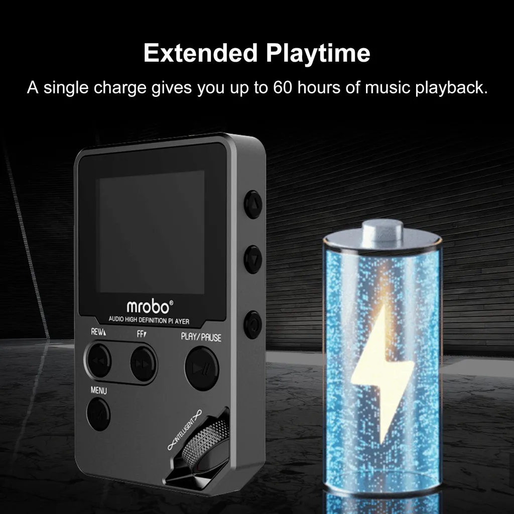 Ein tragbarer Audioplayer und eine blau leuchtende Batterie vor dunklem Hintergrund.
