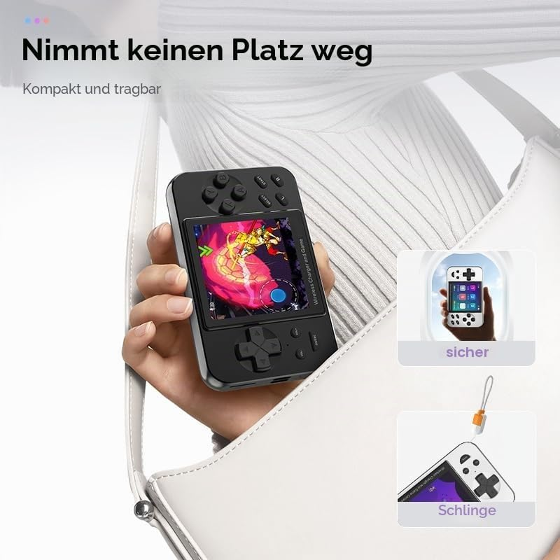Kompakte schwarze Retro-Spielkonsole, die in einer weißen Tasche gehalten wird.