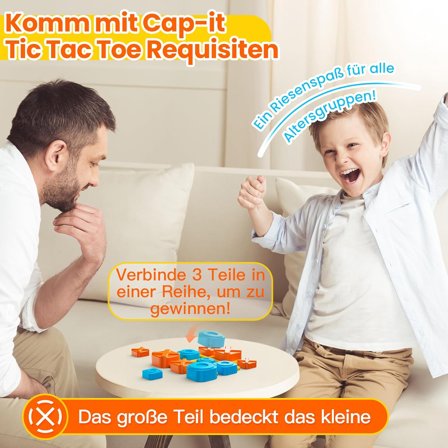 Ein Mann und ein jubelnder Junge spielen Tic Tac Toe an einem Tisch im Wohnzimmer.
