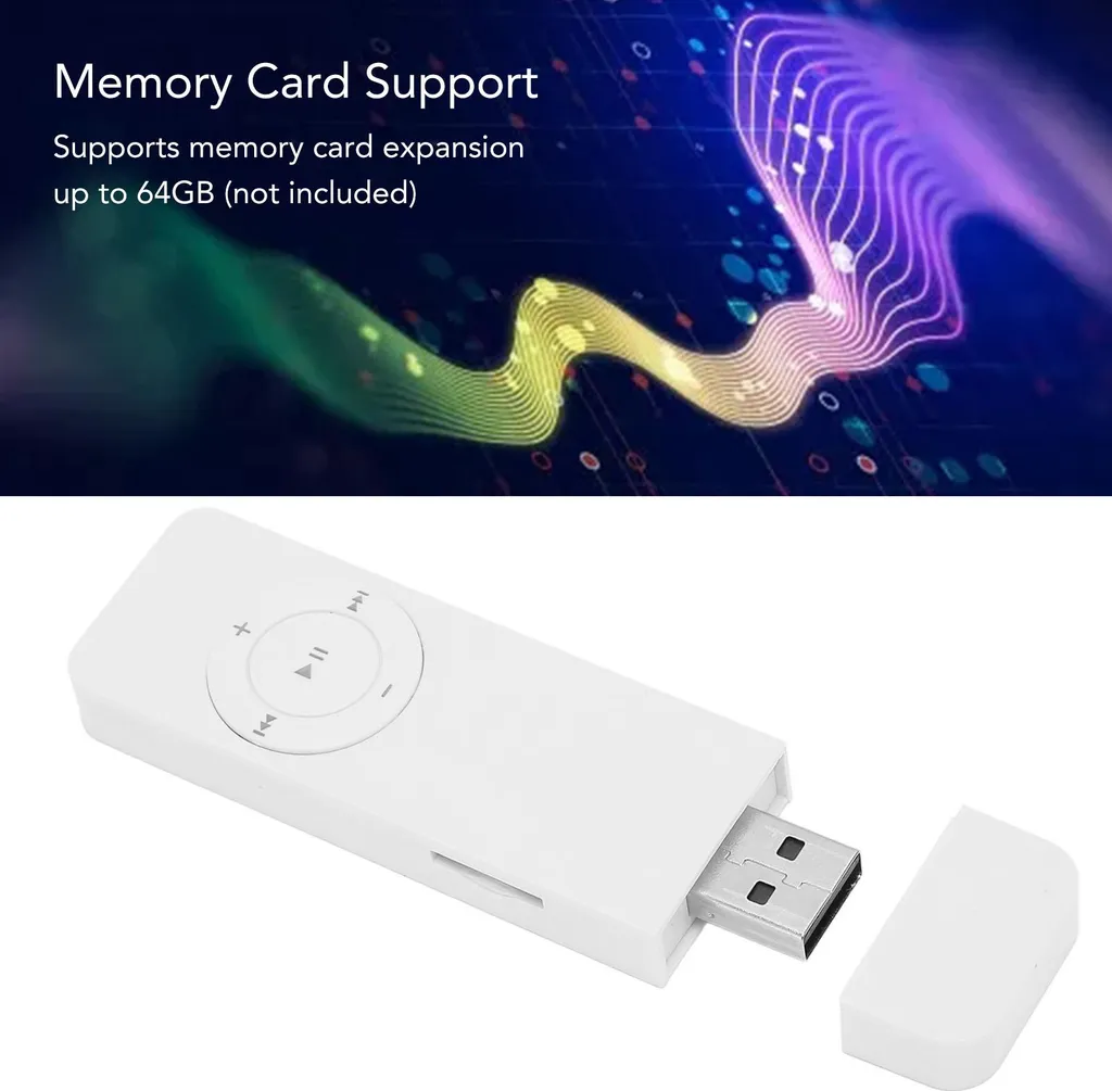 Ein weißer USB-Stick mit integriertem MP3-Player und abnehmbarer Kappe auf weißem Hintergrund.