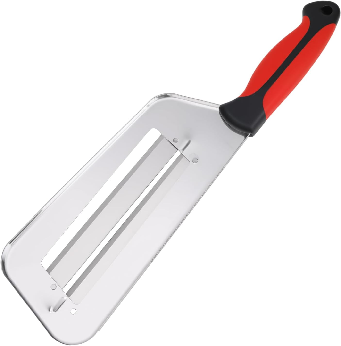 Ein Käsesschneider aus Edelstahl mit ergonomischem rot-schwarzem Griff vor weißem Hintergrund.