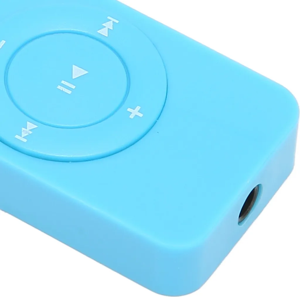 Ein hellblauer digitaler Musikplayer mit runden Steuertasten und einer Audiobuchse an der Seite.