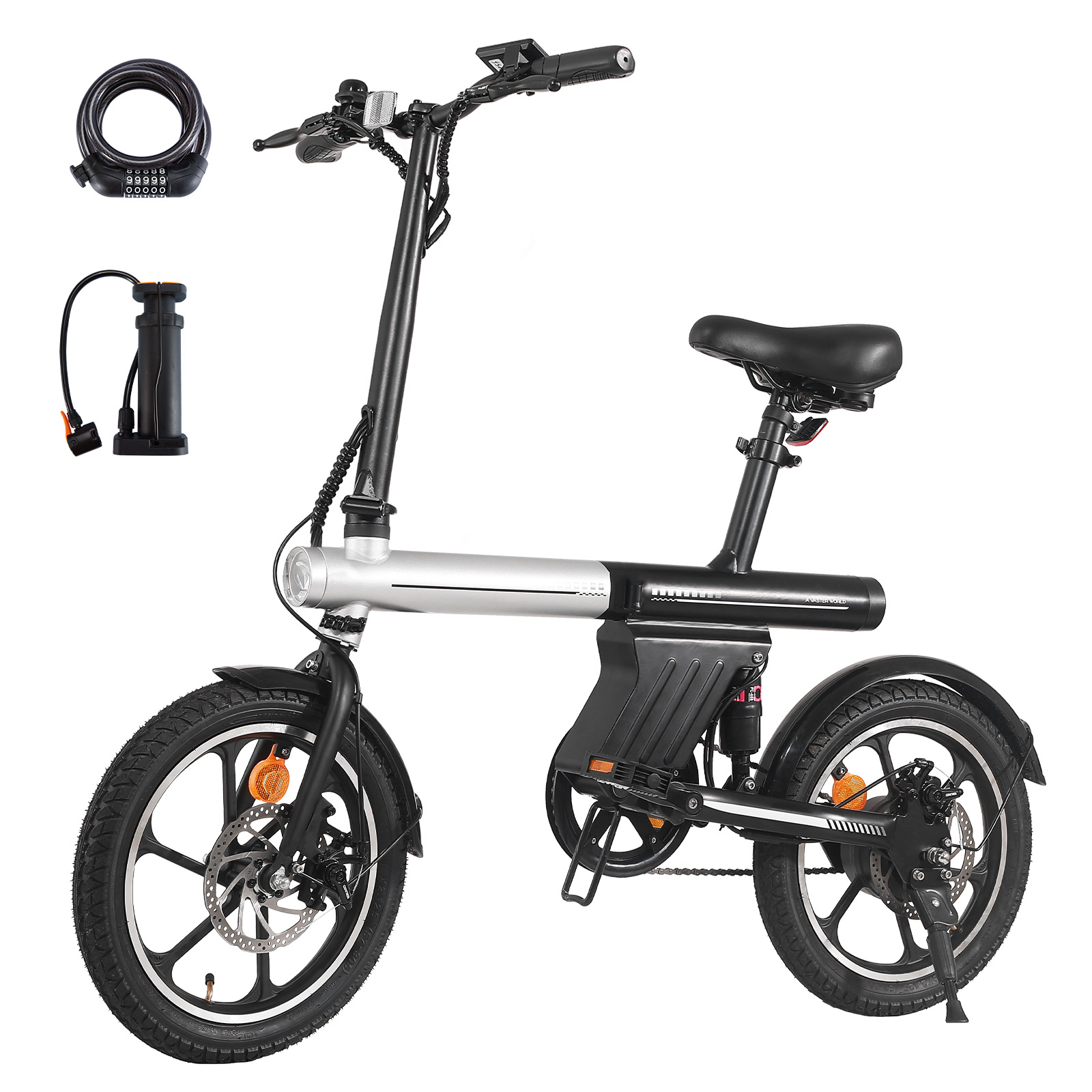 Una e-bike pieghevole nera e argento con piccola batteria, manubrio, sella, pompa e lucchetto su sfondo bianco.