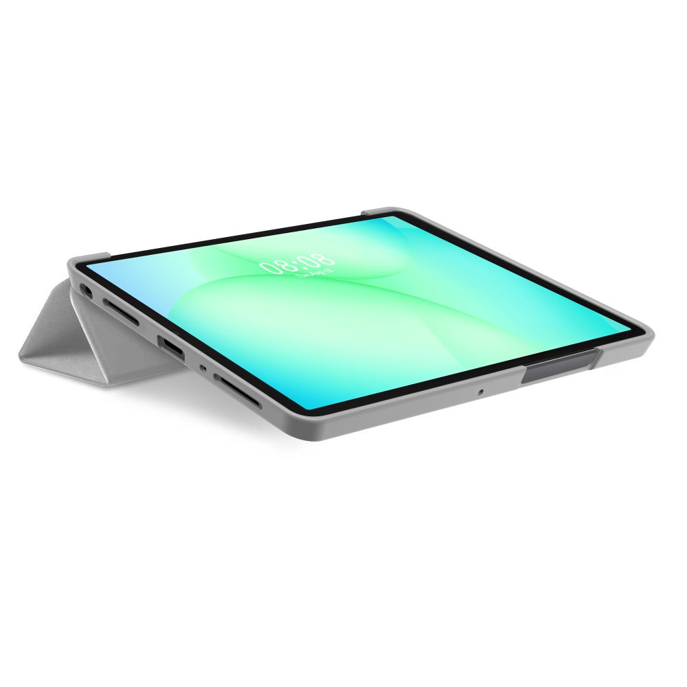 Un tablet grigio in una custodia pieghevole mostra uno schermo azzurro e verde su sfondo bianco.
