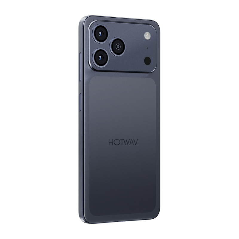 Retro di uno smartphone grigio HOTWAV con modulo a tripla fotocamera e logo.