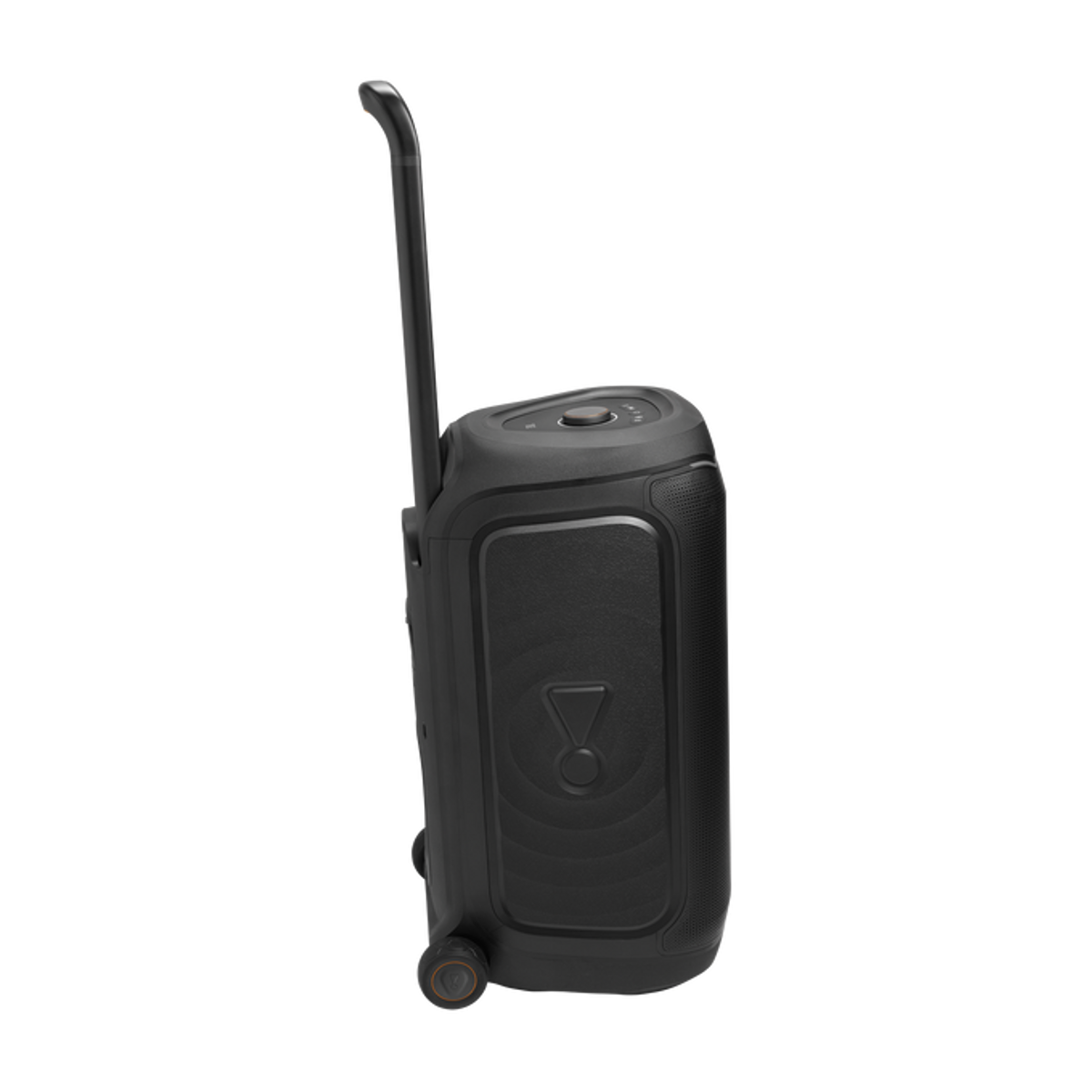 Un altavoz portátil JBL negro con asa y ruedas sobre fondo negro.