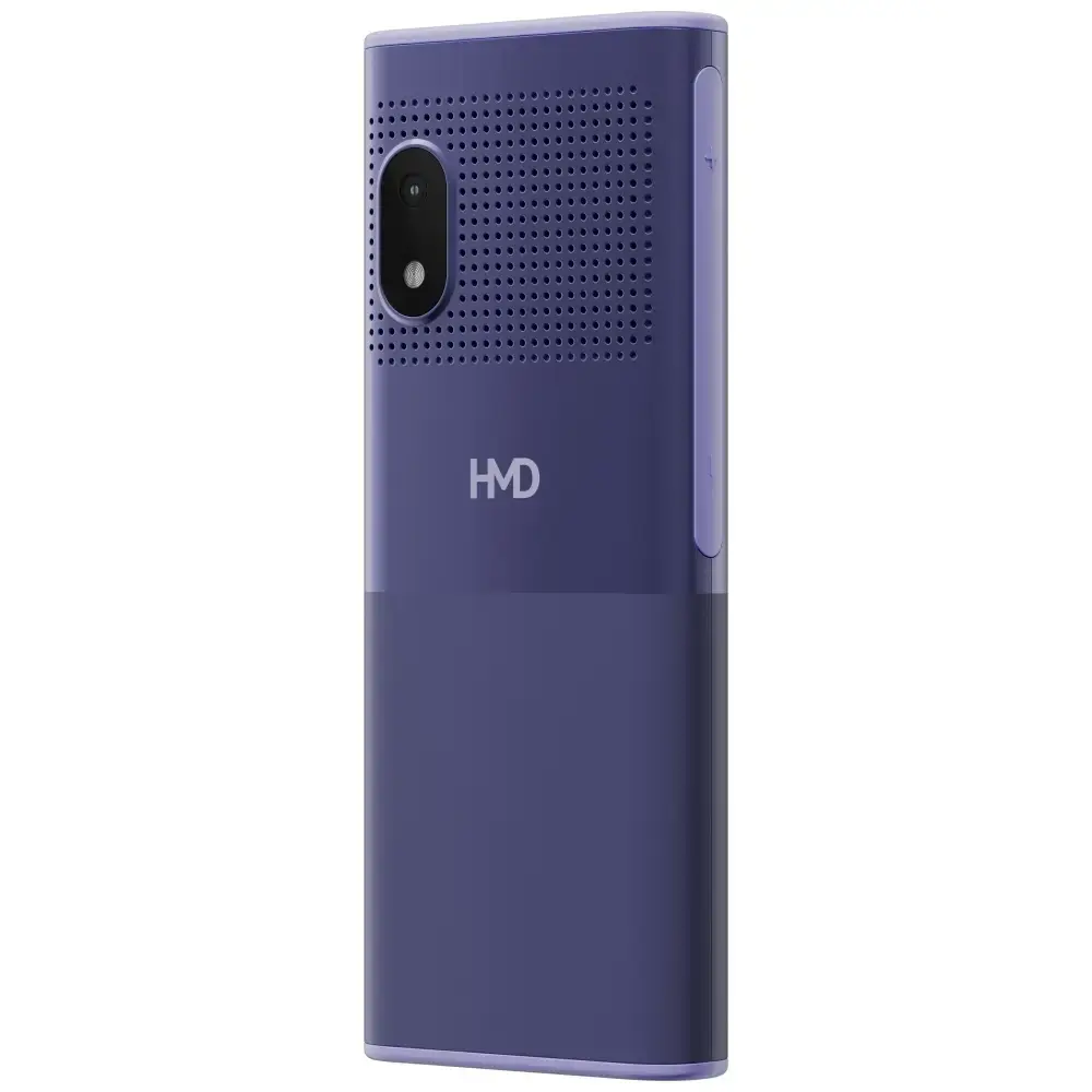 Retro di uno smartphone viola con logo HMD, griglia altoparlante e fotocamera su sfondo bianco.