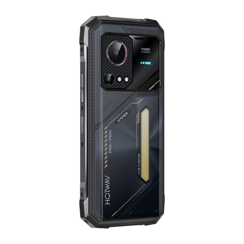 Retro di uno smartphone nero Hotwav robusto con tripla fotocamera e dettagli dorati su sfondo bianco.